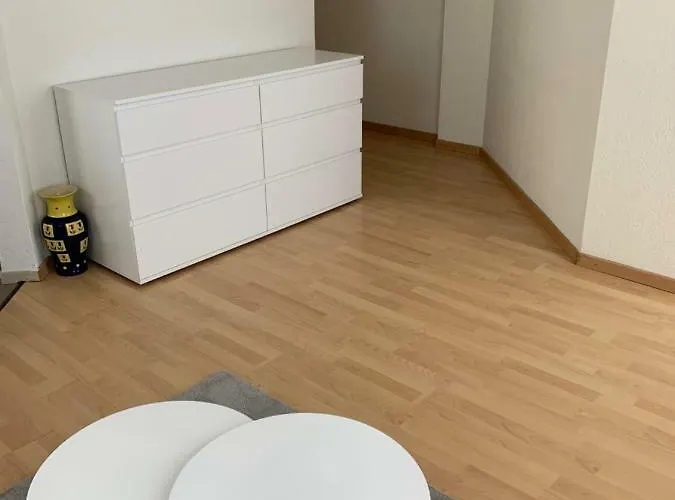 Haus Zur Eiche Private 3,5 Zimmerwohnung Bis Zu 8 Gaeste Cuera
