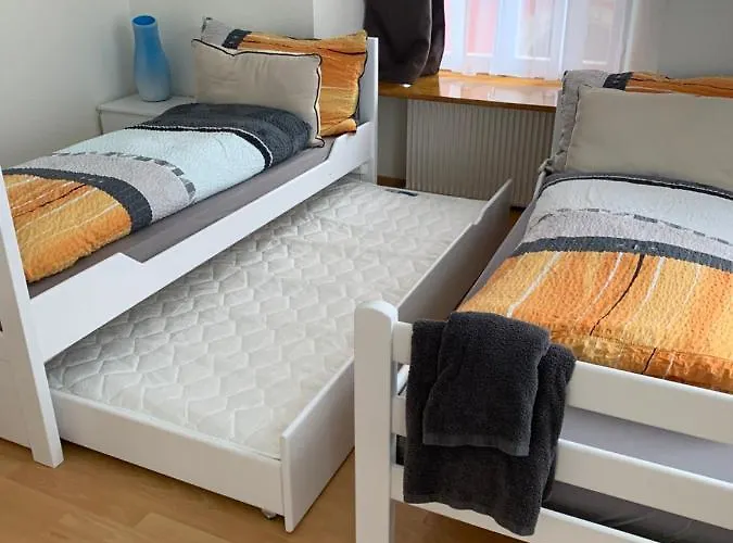 Haus Zur Eiche Private 3,5 Zimmerwohnung Bis Zu 8 Gaeste Cuera